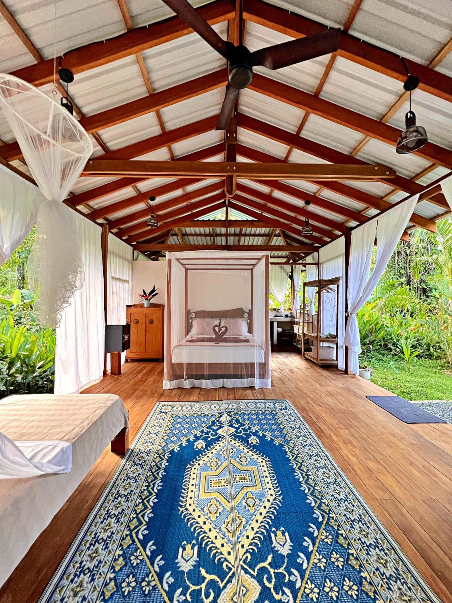 Geckoes Lodge Cocles Exterior photo
