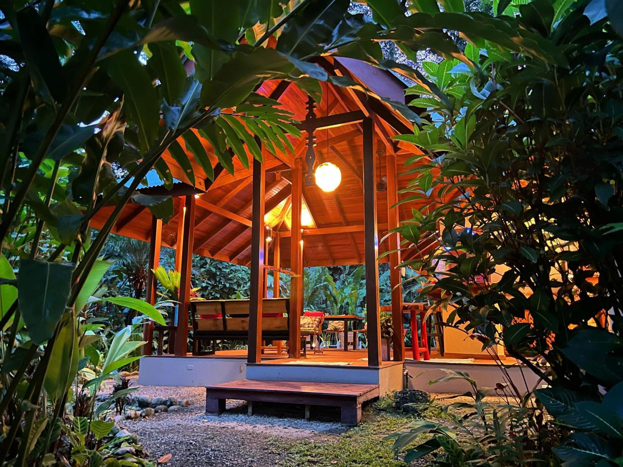 Geckoes Lodge Cocles Exterior photo